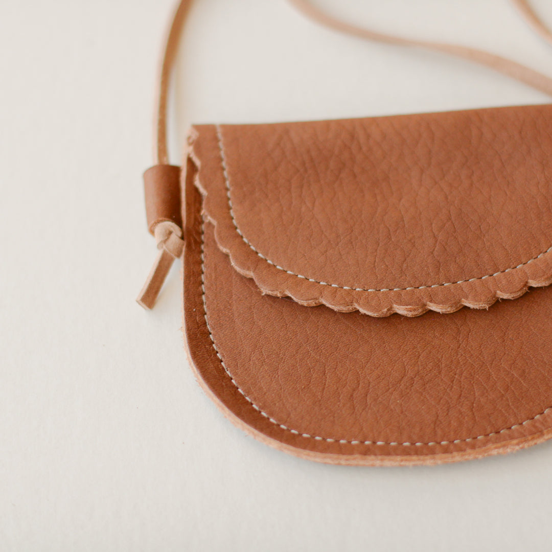 Little Kid's Crossbody Scalloped Leather in Walnut