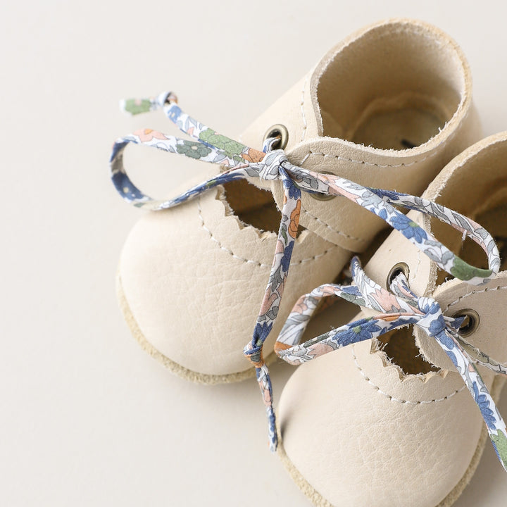 Bella Janes in Almond