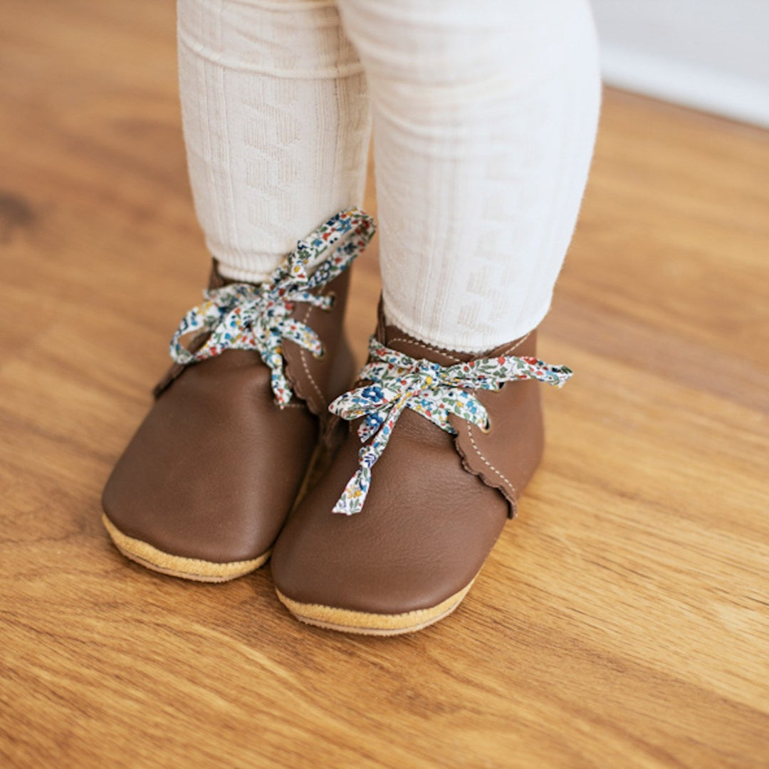 baby girl brown leather baby boots wit soft soles.