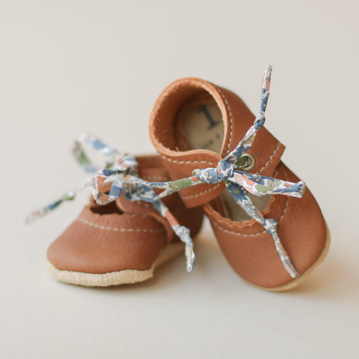 Bella Janes in Walnut