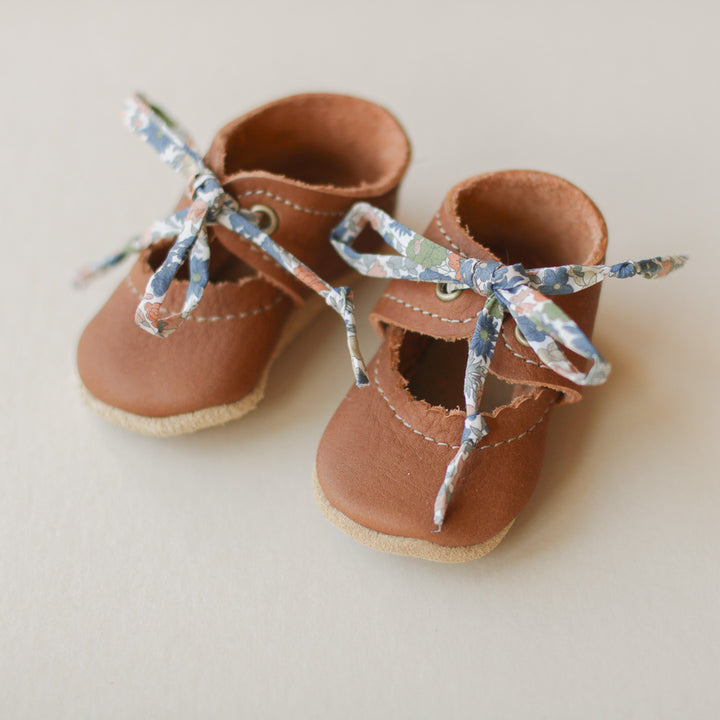 Bella Janes in Walnut